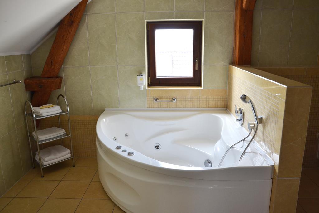 Hotel Nowodworski Legnica Dış mekan fotoğraf