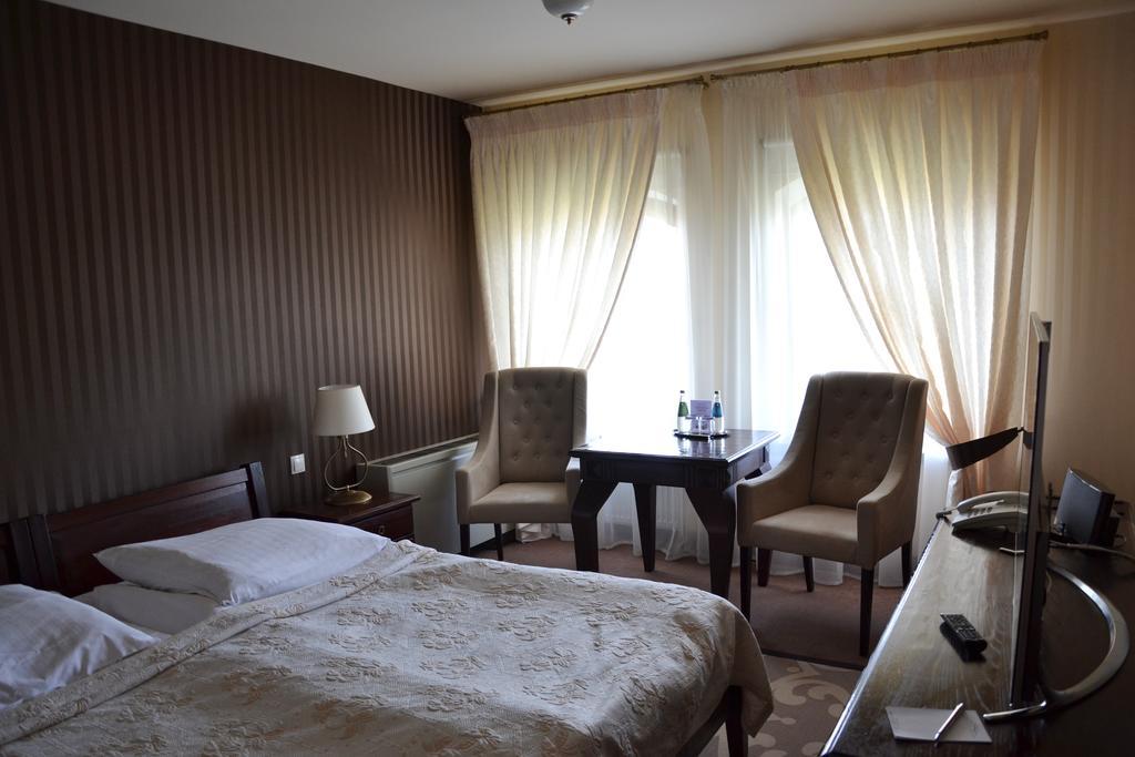 Hotel Nowodworski Legnica Dış mekan fotoğraf